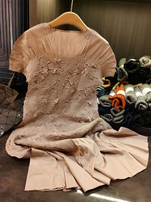 Design-Sense Women's Elegant Commuting Short-Sleeved Handmade Stacked Flower Pleated Crewneck Top Loose Slimming Floor-Length