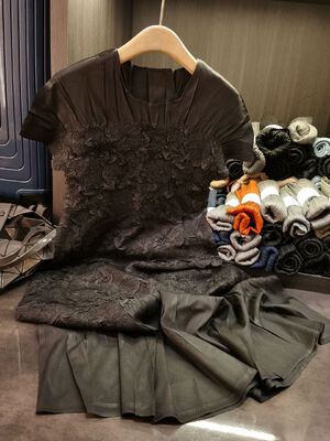 Design-Sense Women's Elegant Commuting Short-Sleeved Handmade Stacked Flower Pleated Crewneck Top Loose Slimming Floor-Length