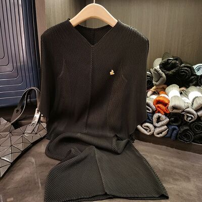 Women's Summer Dress Elegant Solid Color Loose Slimming Batwing Sleeve V-Neck Dragon Scale Pleated Casual