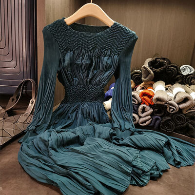 Elegant Pleated Dress for Spring/Summer Versatile Casual Lantern Sleeves Slimming Pleated Waist Solid Color Elegant