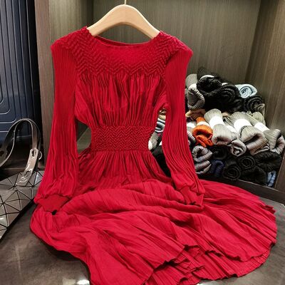 Elegant Pleated Dress for Spring/Summer Versatile Casual Lantern Sleeves Slimming Pleated Waist Solid Color Elegant