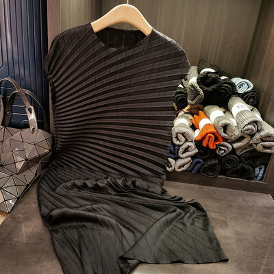 Women's Elegant Casual Solid Color Mid-Length Pleated Dress for Spring Summer New Heavy Craft Design Versatile Use Natural