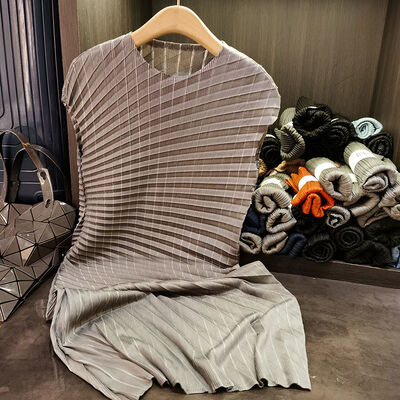 Women's Elegant Casual Solid Color Mid-Length Pleated Dress for Spring Summer New Heavy Craft Design Versatile Use Natural