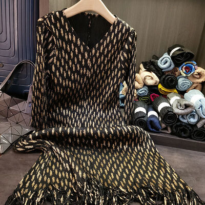 Striped Gold Dress Temperament V-neck Fashionable  Fringe Pleated Mid Length Skirt