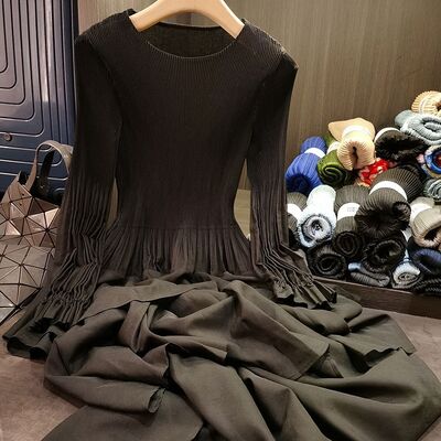 Women's High-End Elegant Pleated Cake Skirt Dress Age-Reducing Ruffle Casual Style Floor-Length Chiffon Long-Sleeved Neck