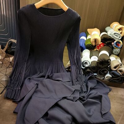 Women's High-End Elegant Pleated Cake Skirt Dress Age-Reducing Ruffle Casual Style Floor-Length Chiffon Long-Sleeved Neck