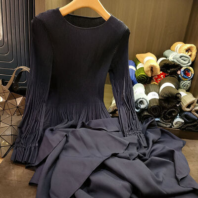 Women's High-End Elegant Pleated Cake Skirt Dress Age-Reducing Ruffle Casual Style Floor-Length Chiffon Long-Sleeved Neck