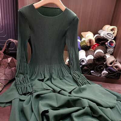 Women's High-End Elegant Pleated Cake Skirt Dress Age-Reducing Ruffle Casual Style Floor-Length Chiffon Long-Sleeved Neck