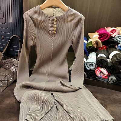 Elegant Mid-Length Spring New Fashion  Stretch Slim Fit Casual Dress Solid Color Fish Scale Pleated Natural Button