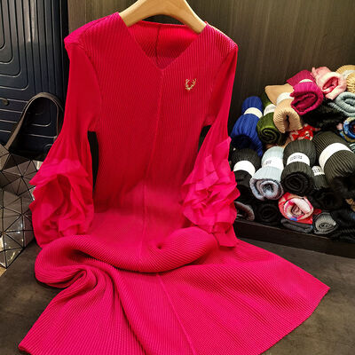 Women's Long Chiffon Skirt with Dragon Scale Pleated Dress V-Neck Solid Color for Spring and Summer Digital Printing