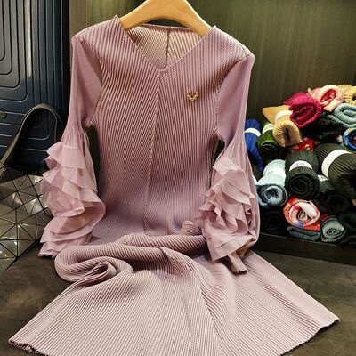 Women's Long Chiffon Skirt with Dragon Scale Pleated Dress V-Neck Solid Color for Spring and Summer Digital Printing