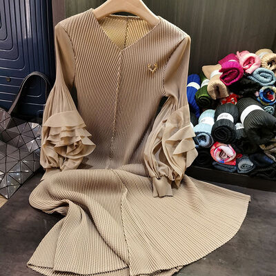 Women's Long Chiffon Skirt with Dragon Scale Pleated Dress V-Neck Solid Color for Spring and Summer Digital Printing