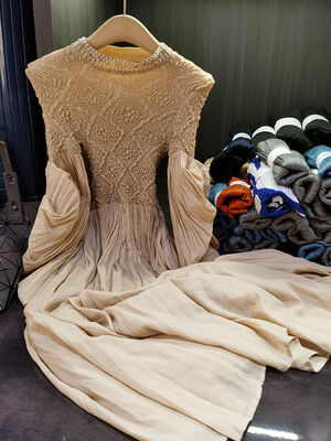 High-end Quality Nail-beaded Round Neck Princess Sleeve Pleated Dress Temperament Lady Banquet Dress Dress Female New Fall Style