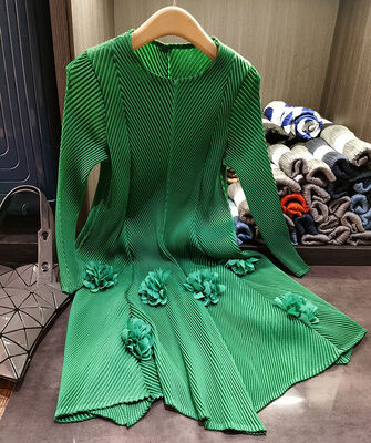 High-end 3d Flower Round Neck Long Sleeve Pleated Plus Size Women's Dresses