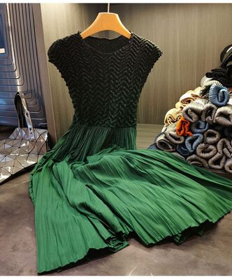 Gradual Color Change Pleated Dress Embroidery Slim Round Neck Sleeveless MIDI Skirt