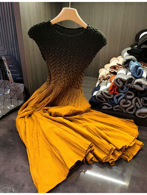 Gradual Color Change Pleated Dress Embroidery Slim Round Neck Sleeveless MIDI Skirt