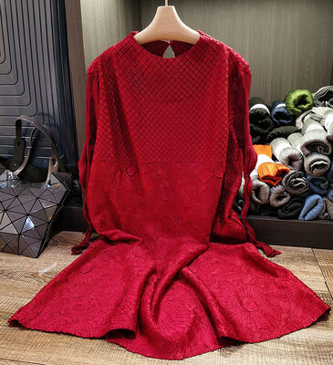 2024 Autumn New Elegant Embossed Pleated Dress Round Neck Long Sleeve Loose a Line Skirt