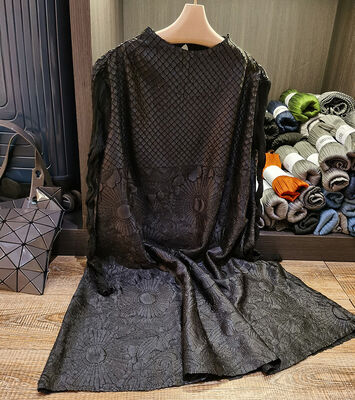 2024 Autumn New Elegant Embossed Pleated Dress Round Neck Long Sleeve Loose a Line Skirt