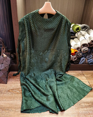 2024 Autumn New Elegant Embossed Pleated Dress Round Neck Long Sleeve Loose a Line Skirt