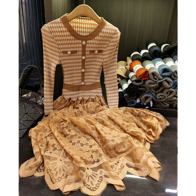 2025 Women's Spring Dress with Pleated Lace Patchwork round Neck Long Sleeves Natural Waist Slimming Casual Style