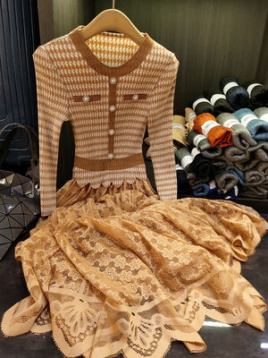 2025 Women's Spring Dress with Pleated Lace Patchwork round Neck Long Sleeves Natural Waist Slimming Casual Style