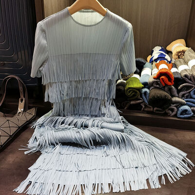 Luxury Women's Pleated Cake Dress Solid Color round Neck Short-Sleeved for Spring Casual Style with Natural Waistline