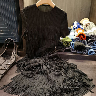 Luxury Women's Pleated Cake Dress Solid Color round Neck Short-Sleeved for Spring Casual Style with Natural Waistline