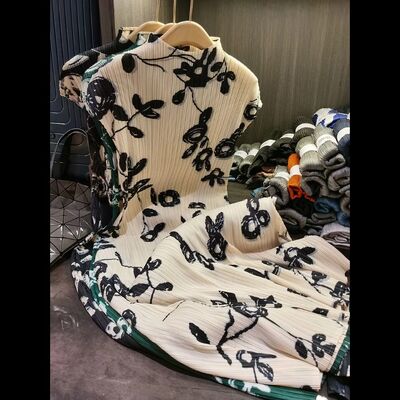 High-end Graceful Stand Collar Short-sleeved Printed Pleated Dress Slit Mid-length Dress for Women Summer