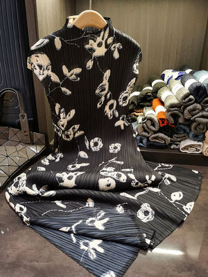 High-end Graceful Stand Collar Short-sleeved Printed Pleated Dress Slit Mid-length Dress for Women Summer