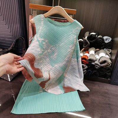 High-End Pleated Two-Piece Set for Spring and Summer Short Length High-Sleeved Top and Printed Skirt with Sleeveless Feature