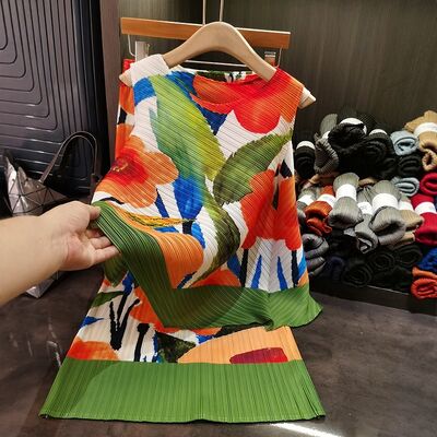 High-End Pleated Two-Piece Set for Spring and Summer Short Length High-Sleeved Top and Printed Skirt with Sleeveless Feature