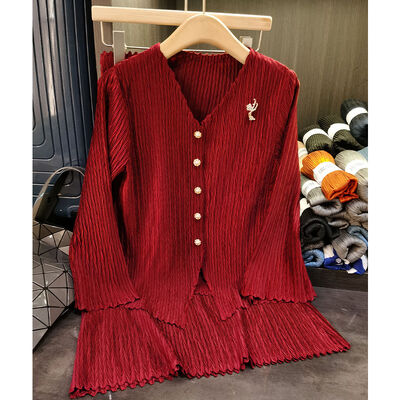 Women's High-Grade Fashion Two-Piece Suit Elegant V-Neck Single Breasted Pleated Cardigan Skirt for Casual Pattern Wrinkled