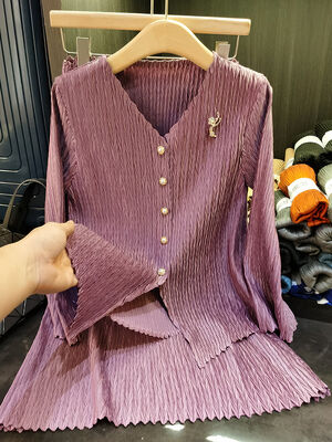 Women's High-Grade Fashion Two-Piece Suit Elegant V-Neck Single Breasted Pleated Cardigan Skirt for Casual Pattern Wrinkled