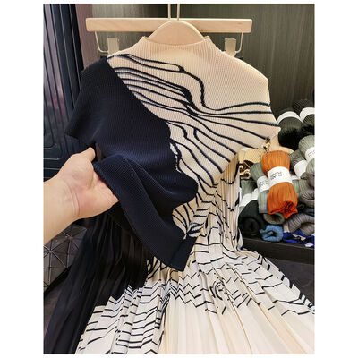 Summer New Fashion Outfit Sanzhai Color Matching Corn Pleated Short Sleeves T-shirt Women's Pleated Skirt Two-piece Set