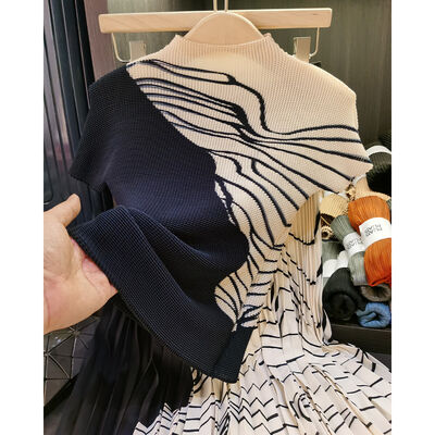 Summer New Fashion Outfit Sanzhai Color Matching Corn Pleated Short Sleeves T-shirt Women's Pleated Skirt Two-piece Set