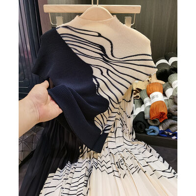 Summer New Fashion Outfit Sanzhai Color Matching Corn Pleated Short Sleeves T-shirt Women's Pleated Skirt Two-piece Set