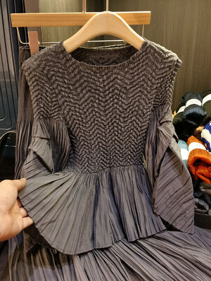 Nice Fashion Simple Pleated Suit Women's New Autumn Simple Design Pleated Top Wide Leg Pants Two-piece Set