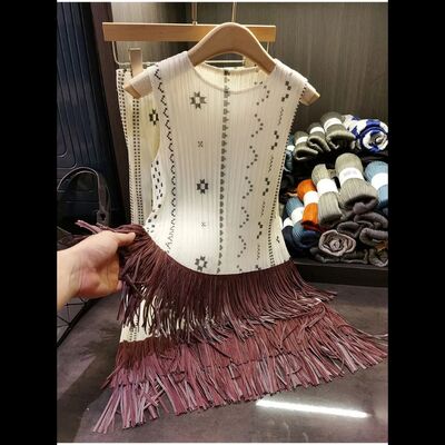 Fashionable Pleated Set for Women with Design Sense, Tassel Contrasting Color Print Sleeveless Top