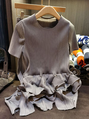 Fashionable Women's Two-Piece Set round Neck Short Sleeved Pleated Hem Top and High Waisted Skirt Breathable Design