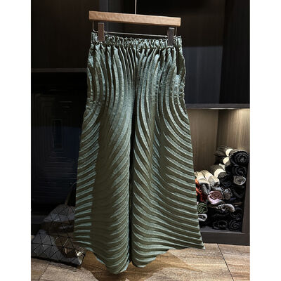Korean version women's loose and oversized slim wide leg pants with pleats, solid color, elastic waist, versatile cropped pants