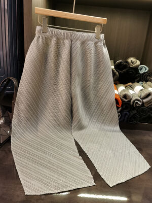 Japanese-Style High-End Women's High-Waisted Wide-Leg Pants New Summer Design Pleated Details Versatile Solid Color Breathable