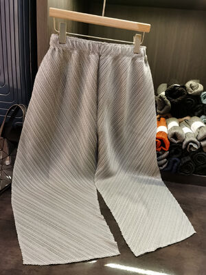 Japanese-Style High-End Women's High-Waisted Wide-Leg Pants New Summer Design Pleated Details Versatile Solid Color Breathable