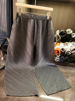 Japanese-Style High-End Women's High-Waisted Wide-Leg Pants New Summer Design Pleated Details Versatile Solid Color Breathable