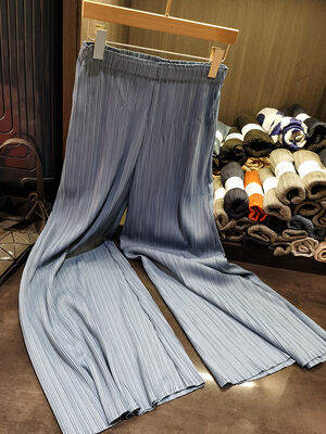 Spring 2025 Women's Loose Solid Color Pleated Elastic Plus Size Women's Pants