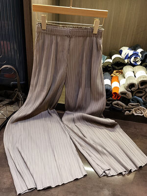 Spring 2025 Women's Loose Solid Color Pleated Elastic Plus Size Women's Pants