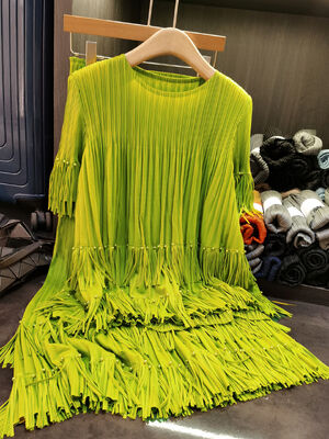 Women's High-End Casual Two-Piece Short-Sleeved Tops and Pleated Tassel Skirts Solid Pattern New Summer Fashion Suit