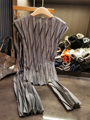 Women's Summer New Simple Fashion Satin Two-Piece Set Casual Style Commuting Sleeveless Top Straight-Leg Pants Pleated Design