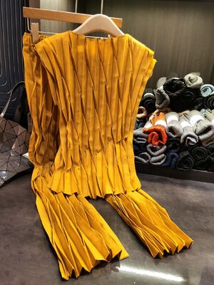 Women's Summer New Simple Fashion Satin Two-Piece Set Casual Style Commuting Sleeveless Top Straight-Leg Pants Pleated Design