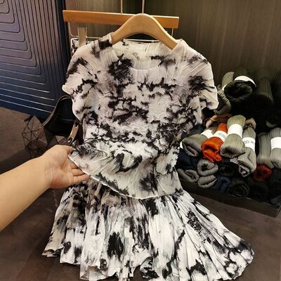 Women's High-End Niche Tie-Dye Printed Pleated Casual Set Short Length Tops and Above Knee Shorts for Summer