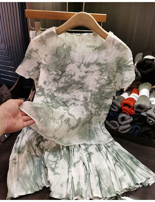 Women's High-End Niche Tie-Dye Printed Pleated Casual Set Short Length Tops and Above Knee Shorts for Summer